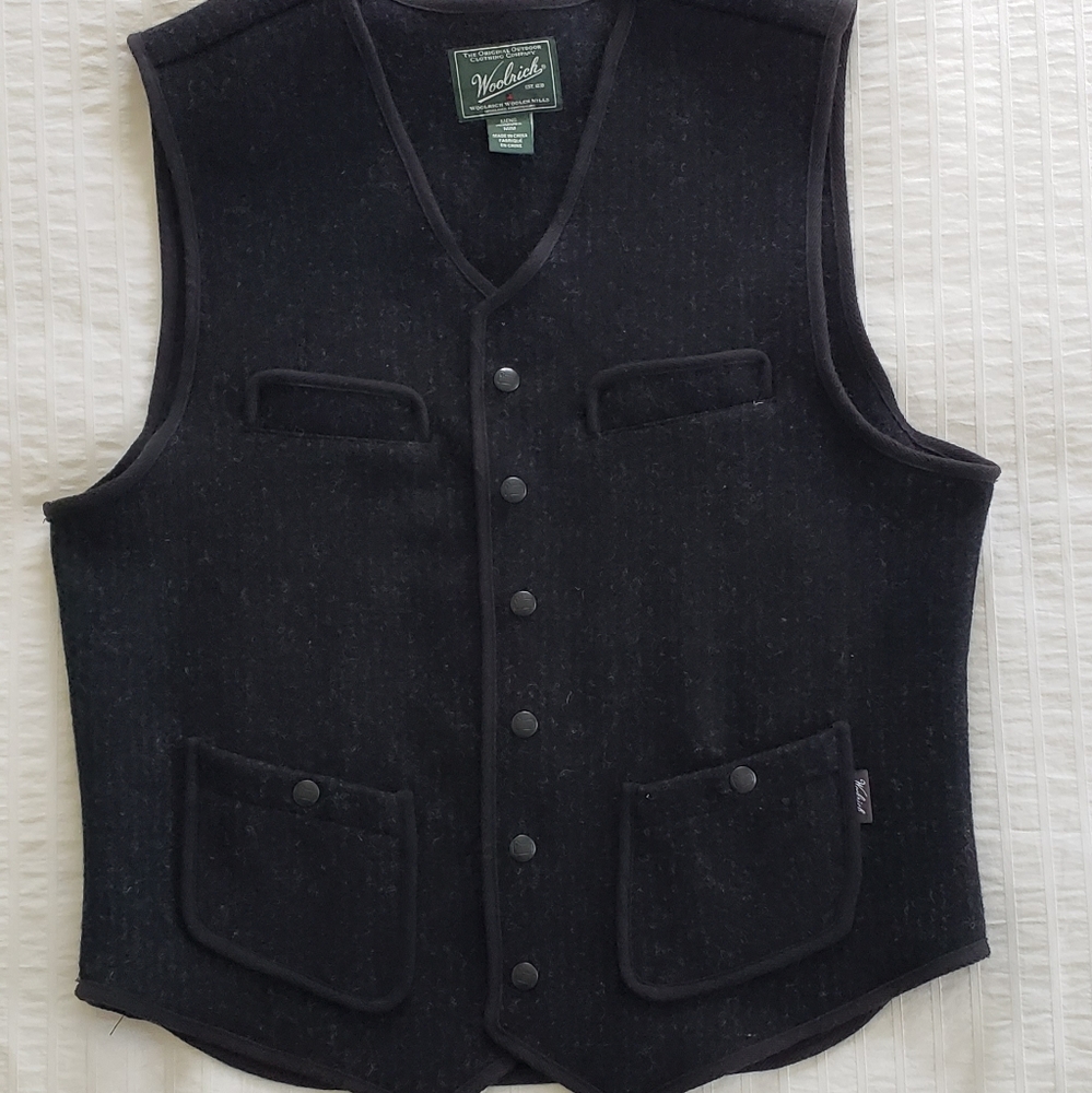 Men's Woolrich black pinstripe snap wool vest Med